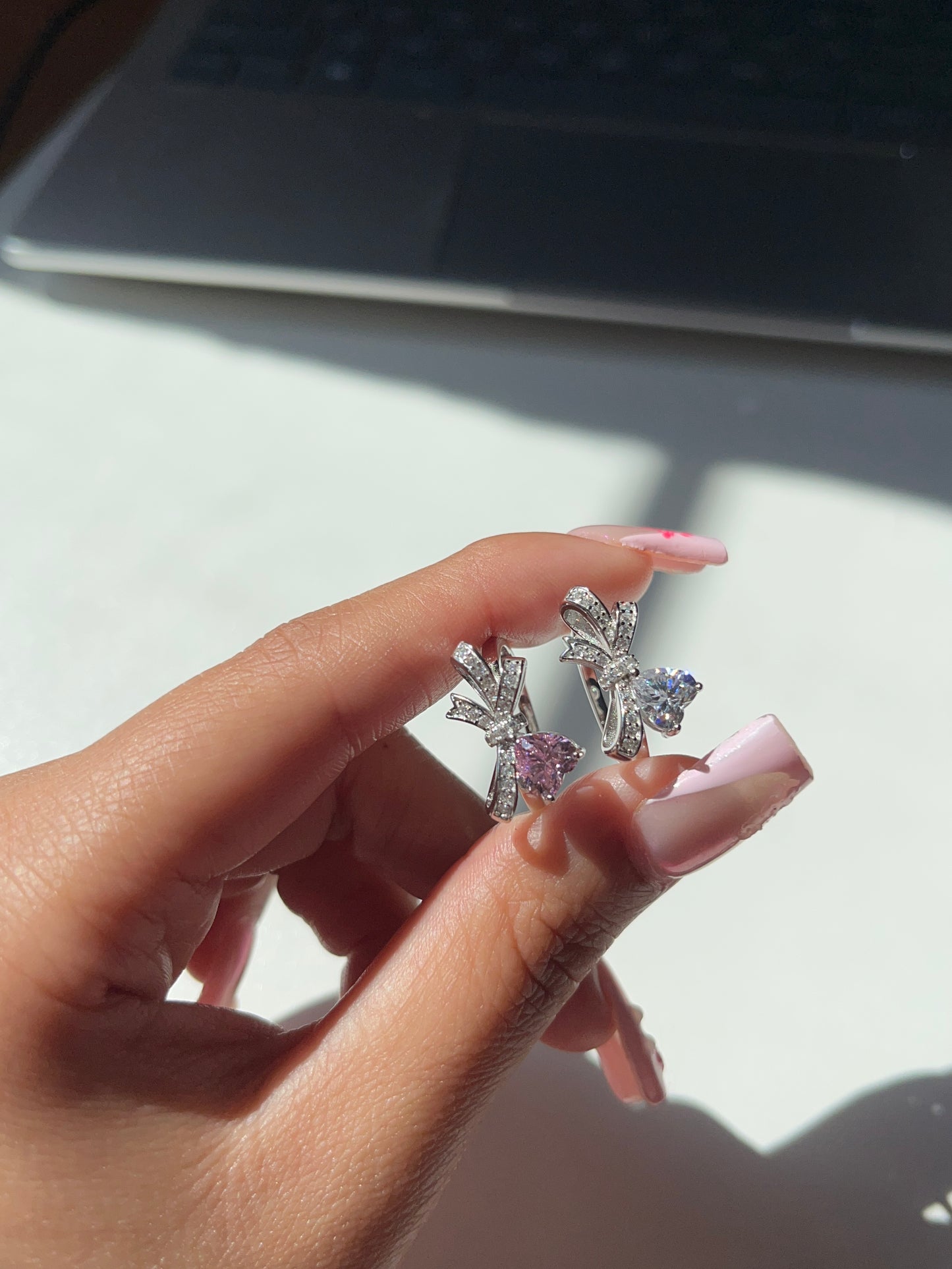 Anillo de plata de ley 925 con bonito lazo rosa