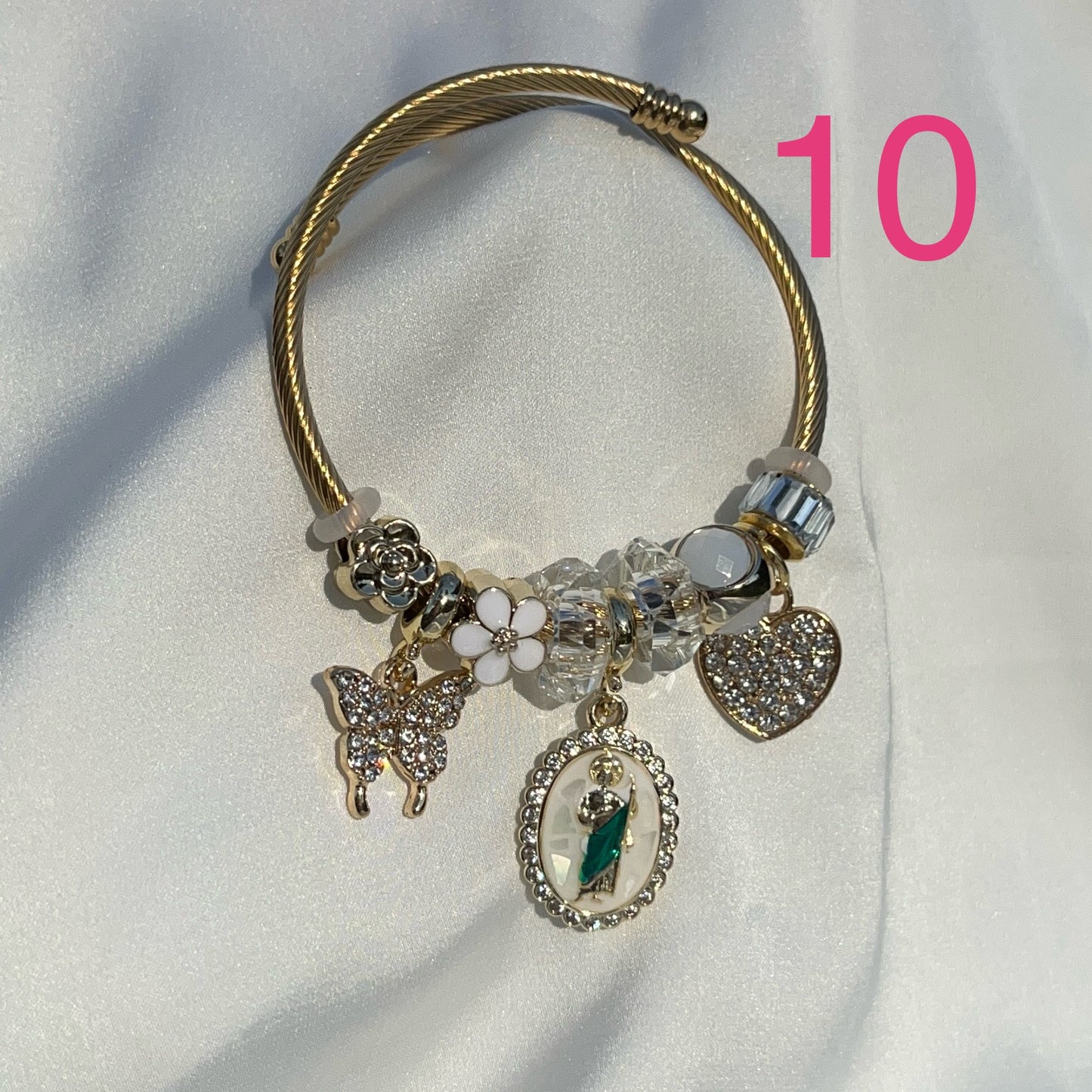 Pulsera de dijes blancos