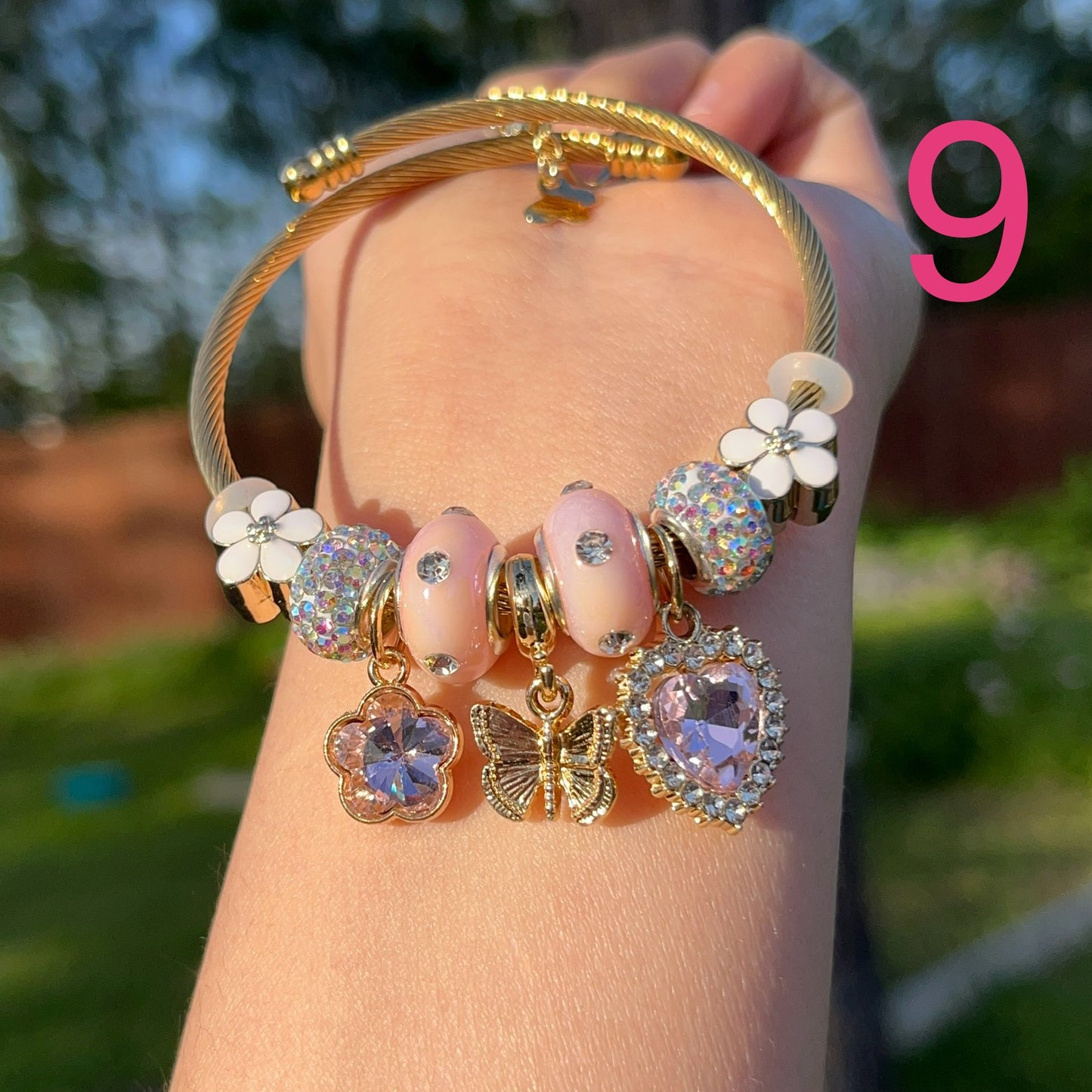 Pulsera de dijes blancos