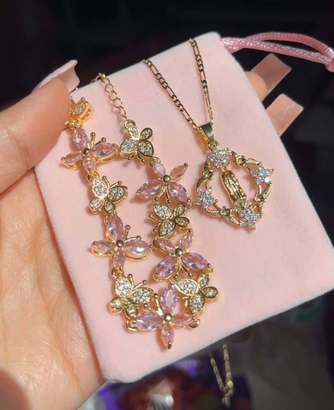 Collar Virgen María 4 flores