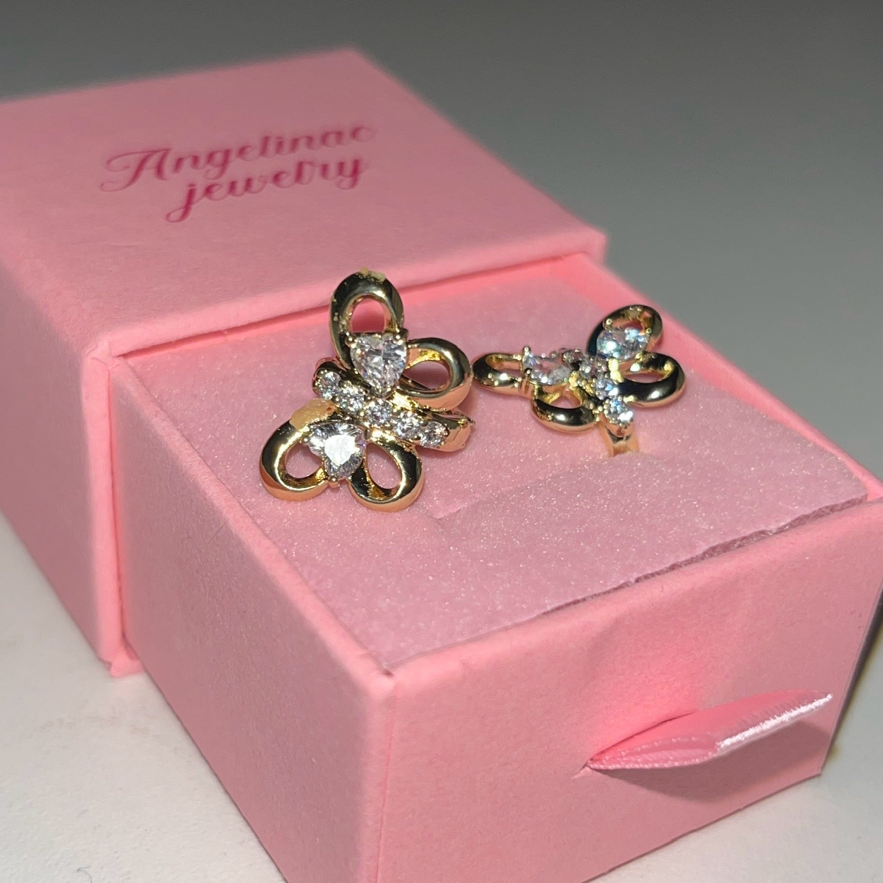 Pendientes de mariposa con forma de corazón