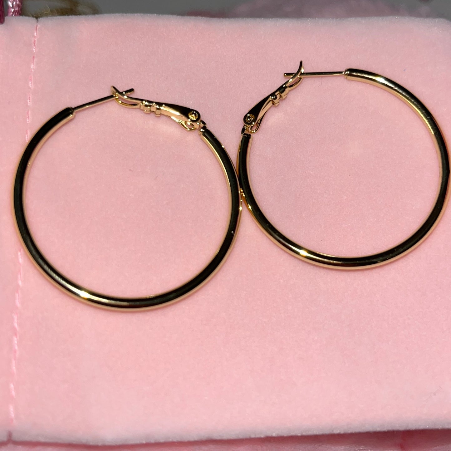 Medium hoops earrings