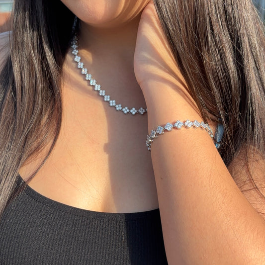 Elegant lucky in silver