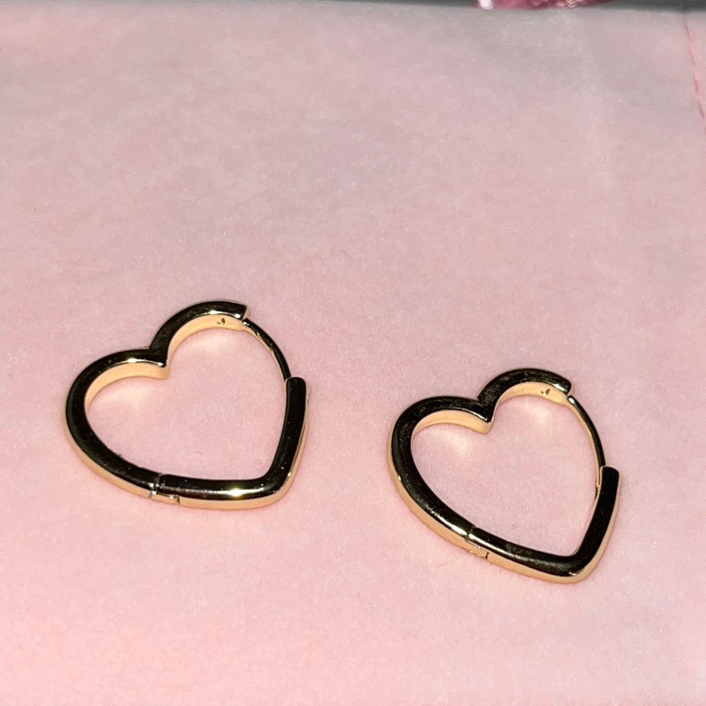 Classic heart earrings