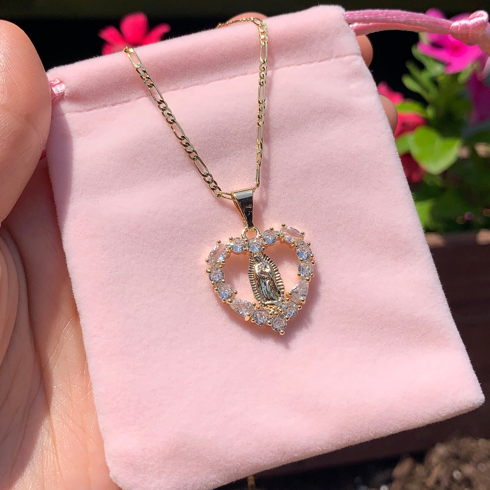 Collar corazón virgencita 💫🤍