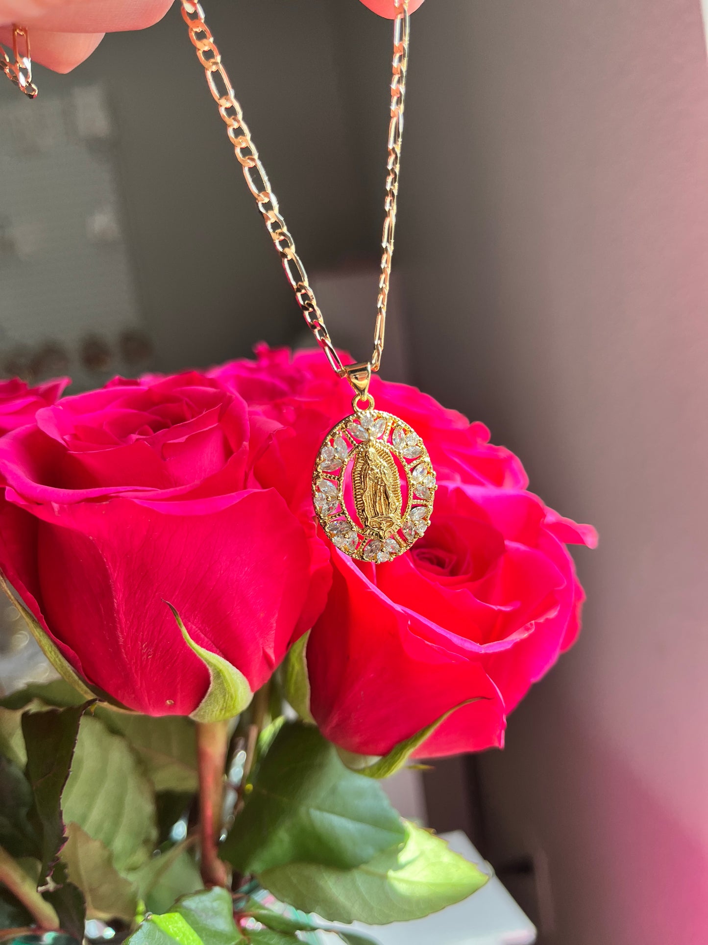 Flower uno Virgencita necklace